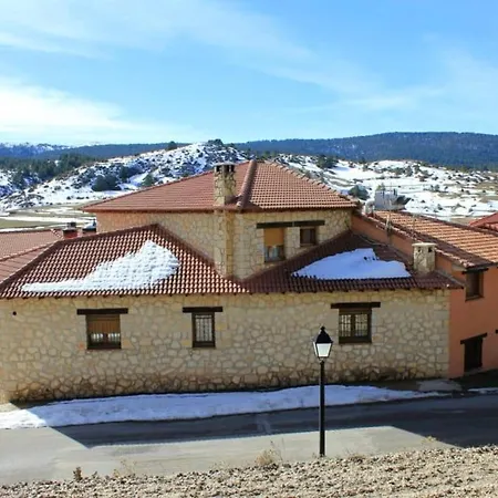 2 Bedrooms With Terrace And Wifi At Guadalaviar